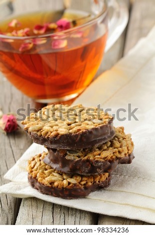 Round cookies with sunflower seeds and chocolate