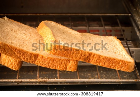 toast bread from oven toaster