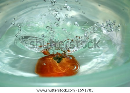 tomato splash in water