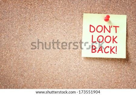 the phrase don\'t look back written on sticky note. room for text
