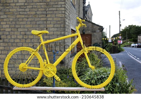 Yellow Bike. Barkisland, West Yorkshire, England, UK. Mementos of the Grand Depart (Tour de France 2014) still line the route through West Yorkshire
