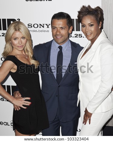 NEW YORK - MAY 23: Kelly Ripa, Mark Consuelos and Vivica Fox attend the \'Men In Black 3\' New York Premiere at Ziegfeld Theatre on May 23, 2012 in New York City.