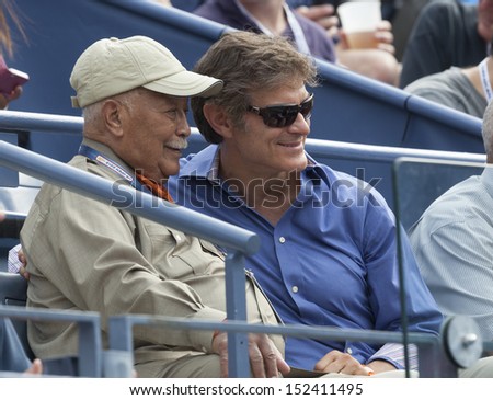 NEW YORK - SEPTEMBER 1: Dr. Oz & David Dinkins attend 4th round match between Serena Williams & Sloan Stephens of USA at USTA Billie Jean King Tennis Center on September 1, 2013 in New York City