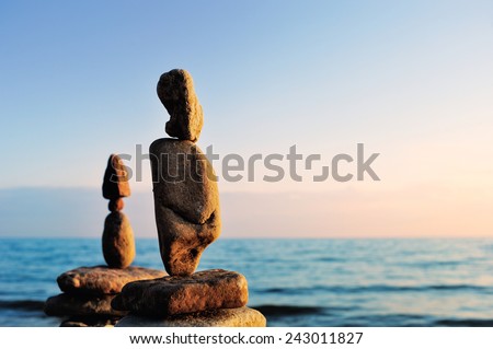 Elongated stones in balance on the seashore