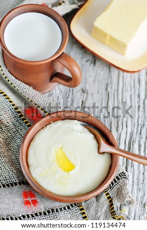 Semolina porridge with melted butter