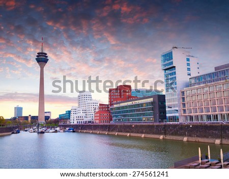 Similar – Foto Bild Der Düsseldorfer Medienhafen bei Sonnenaufgang