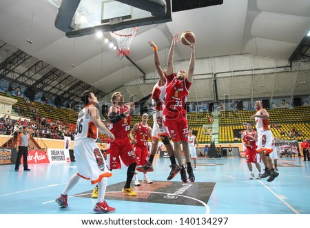 BANGKOK - MAY 28:Brian Williams #33 rebound ball compete with Sports Rev Thailand Slammers  in an ASEAN Basketball League 