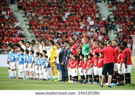 BANGKOK - JULY 13:Manchester United and Singha All Star before start match Singha 80th Anniversary Cup at Rajamangala Stadium on July 13,2013 in Bangkok, Thailand.
