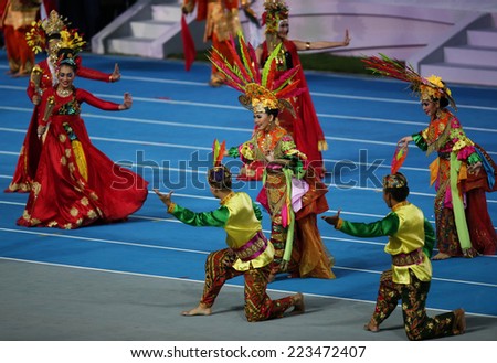 INCHEON - SEP 4:Unidentified artiste show the Indonesia culture in the Closing Ceremony 2014 Incheon Asian Games at Incheon Asiad Main Stadium on September 4, 2014 in Incheon, South Korea.