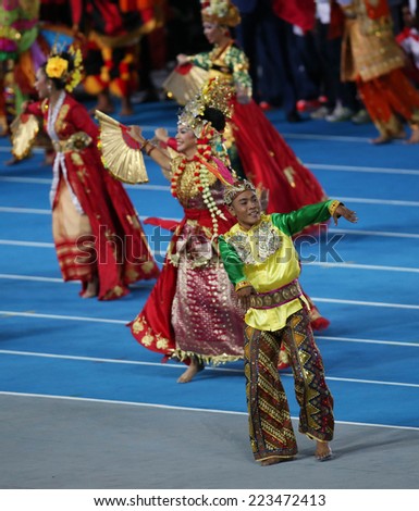 INCHEON - SEP 4:Unidentified artiste show the Indonesia culture in the Closing Ceremony 2014 Incheon Asian Games at Incheon Asiad Main Stadium on September 4, 2014 in Incheon, South Korea.