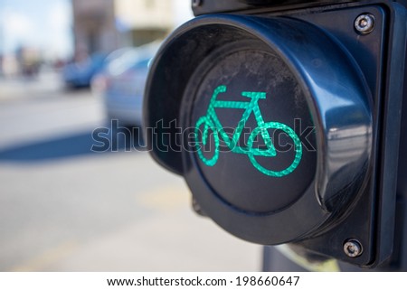 Green bicycle traffic light