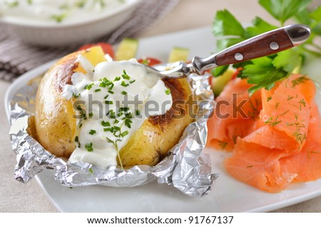 Jacket potato with sour cream and smoked salmon