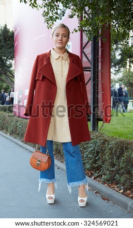 PARIS - OCTOBER 1: Woman poses for photographers before Chloe show with Chloe bag, Paris Fashion Week Day 3, Spring / Summer 2016 street style on October 1, 2015 in Paris.