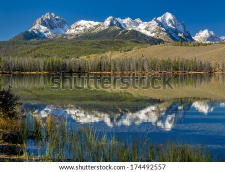 Sawtooth mountain range of Idaho and little redfish lake