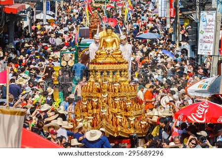 CHIANG MAI THAILAND - APRIL 13 : Chiangmai Songkran festival.The tradition of bathing the Buddha Phra Singh marched on an annual basis. With respect to faith. on April 13, 2008 in Chiangmai,Thailand.