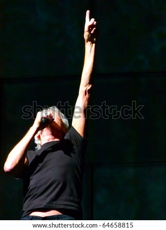 NEW YORK - NOVEMBER 6: Roger Waters Performs 