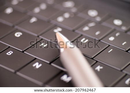 Computer keyboard with pen / Computer Keyboard
