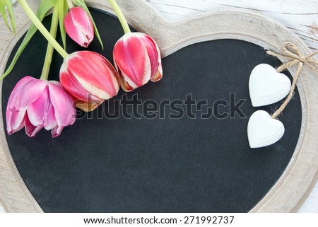 Wooden panel in heart shape with tulips / Wooden panel