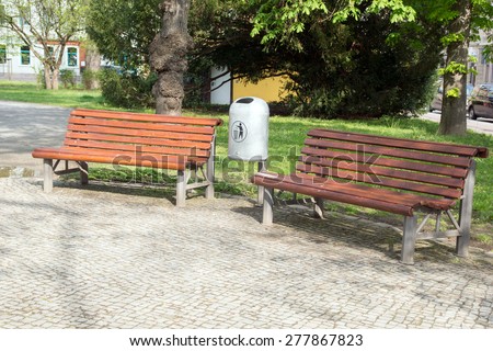 Park bench in a park / park bench