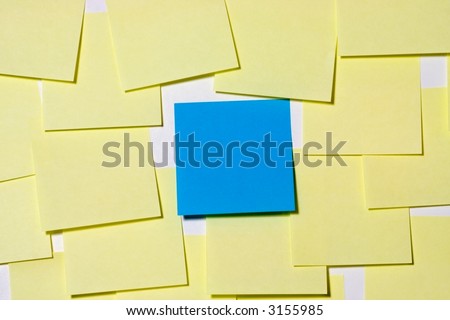 A blue note is the center of attention among yellow notes