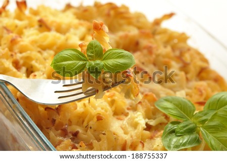 Creamy baked macaroni and cheese