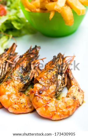 Fried shrimp-delicious fried shrimp with lettuce in white plate
