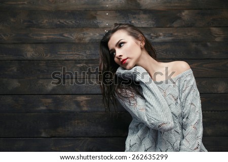 Charming fashion female modell on background of wood