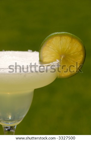 A vertical view margarita with a slice of lime