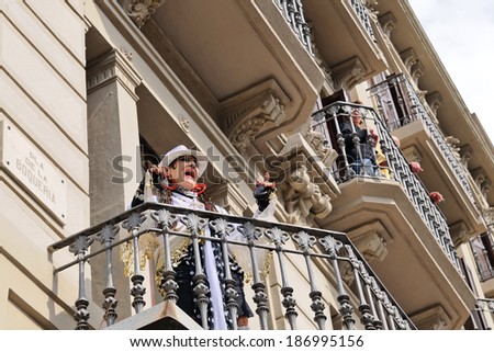 BARCELONA - APR 23: Woman artist sings on her balcony of La Rambla (famous avenue) on April 23, 2010 in Barcelona, Spain.
