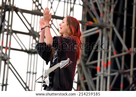 BARCELONA - MAY 30: Alana Haim (American pop rock band from Los Angeles, California) in concert at Heineken Primavera Sound 2014 Festival (PS14) on May 30, 2014 in Barcelona, Spain.