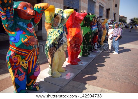 JERUSALEM - AUG 18:United Buddy Bears on August 18 2007.It\'s an international art exhibition with more than 140 bears represented the UN countries, promoting tolerance and living in peace and harmony.