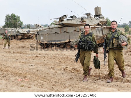 NACHAL OZ, ISR - NOV 12:Israeli soldiers and Merkava tank on NOV 12 2008.It\'s IDF battle tank designed for rapid repair of battle damage, survivability, cost-effectiveness and off-road performance