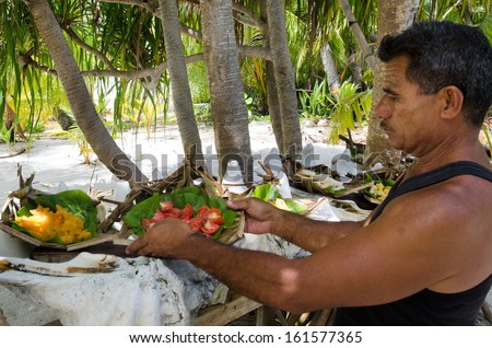 AITUTAKI - SEP 17:Cook Islander serve tropical food outdoor on Sep 17 2013.The Cook Islanders diet contain mainly fruits, vegetables and seafood while milk and other dairy products are uncommon.