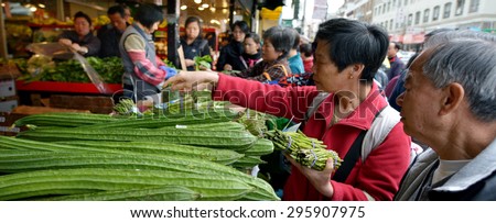 SAN FRANCISCO, USA - MAY 19 2015:Chines people are shopping in a food market in Chinatown San Francisco California.It\'s the oldest Chinatown in North America and the largest Chinese community outside Asia.