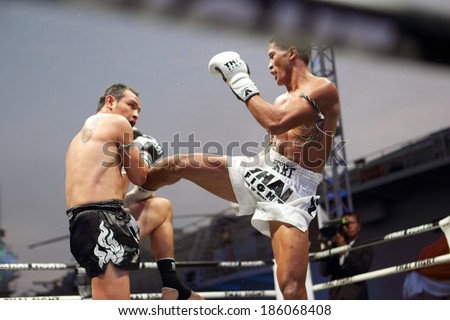 SATTAHIP-APRIL 6 : Action of Muay Thai fight between Saiyok P. (Thai) and Chanajon P. K. Boxing Gym (Thai) during Jakree Thai Fight 2014 on April 6, 2014 in Sattahip, Chonburi, Thailand