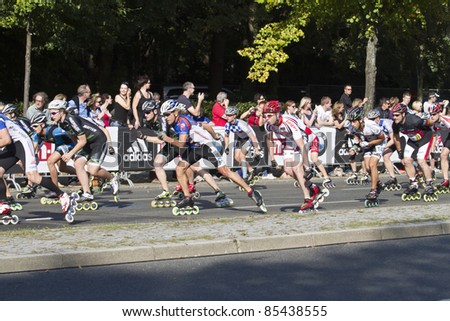 BERLIN - SEPTEMBER 25: Thirty-eighth Berlin  Marathon skater mass start on September 25,  2011 in Berlin, Germany.