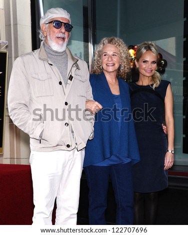 LOS ANGELES - DEC 03:  LOU ADLER, CAROLE KING & KRISTIN CHENOWETH Walk of Fame Honors Carole King  on December 03, 2012 in Hollywood, CA