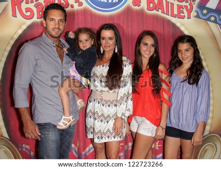 LOS ANGELES - JUL 21:  KYLE RICHARDS & FAMILY arriving to Ringling Bros Presents \