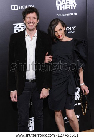 LOS ANGELES - DEC 09:  Milla Jovovich & Paul W.S. Anderson arrives to the 