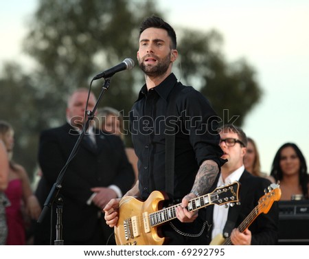 LOS ANGELES - JAN 14:  Adam Levine arrives at the 16th Annual \