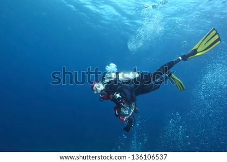 Scuba diver safety stop in the water.