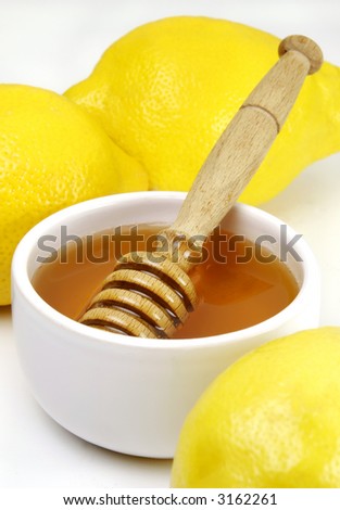 Honey and lemons, a traditional cold remedy