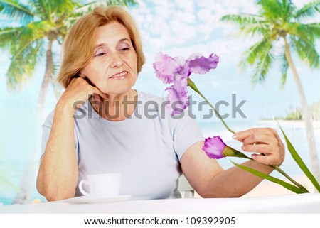 Elderly woman went to a resort vacation