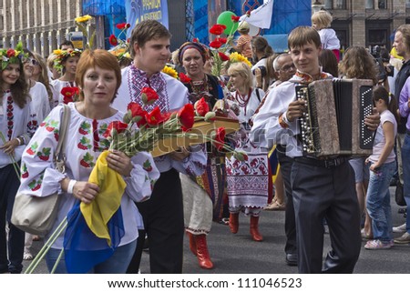 KIEV, UKRAINE - AUGUST 24: Ukraine Independence Day. Independence Square - Kiev central square, Ukraine on August 24, 2012. Ukrainian vyshivanok (embroidered shirts) parade. Dnipropetrovsk  region.