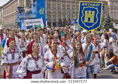 KIEV, UKRAINE - AUGUST 24: Ukraine Independence Day. Independence Square - Kiev central square, Ukraine on August 24, 2012. Ukrainian vyshivanok (embroidered shirts) parade. Zhytomyr region.