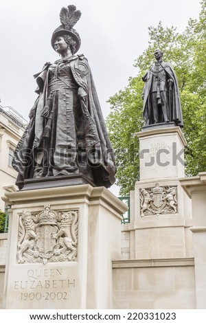 LONDON, UK - MAY 30, 2013: View of Bronze Statue of Queen Elizabeth (wife of King George VI) and Statue of King George VI on the Mall. King George VI Memorial.