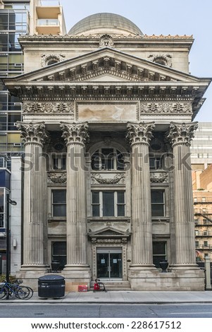 Toronto Dominion Bank Building, formerly Bank of Toronto (architect Edward James Lennox, 1906). 205 Yonge Street, Toronto, Canada.