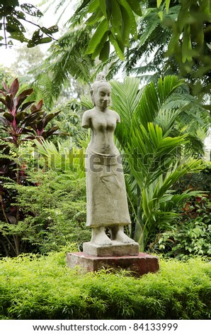 buddhist statue in phnom penh cambodia