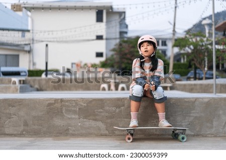 Similar – Foto Bild Kinderskateboardfahrer, der auf seinem Skateboard sitzt.