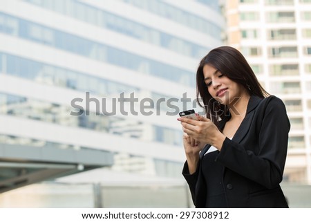Business woman calling to connect with customer for discuss his business